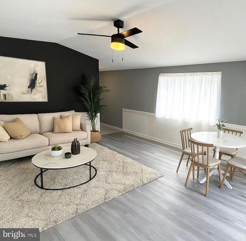 20 MAPLEWOOD DR, Coatesville, PA 19320