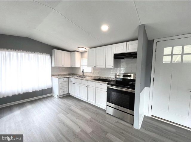 20 MAPLEWOOD DR, Coatesville, PA 19320