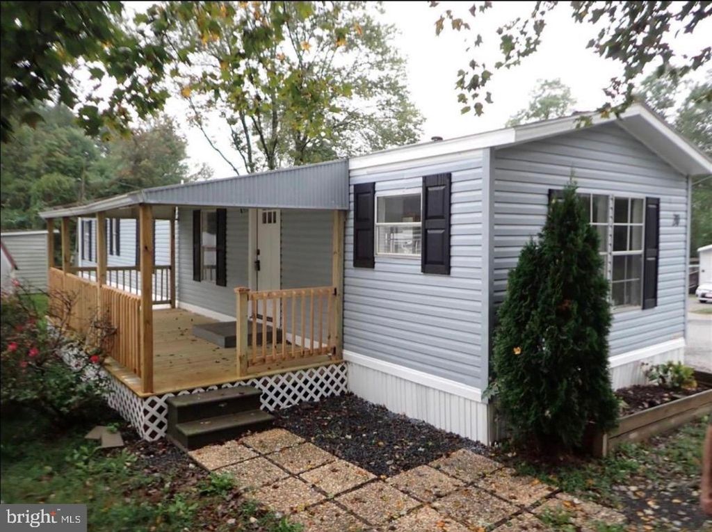 20 MAPLEWOOD DR, Coatesville, PA 19320