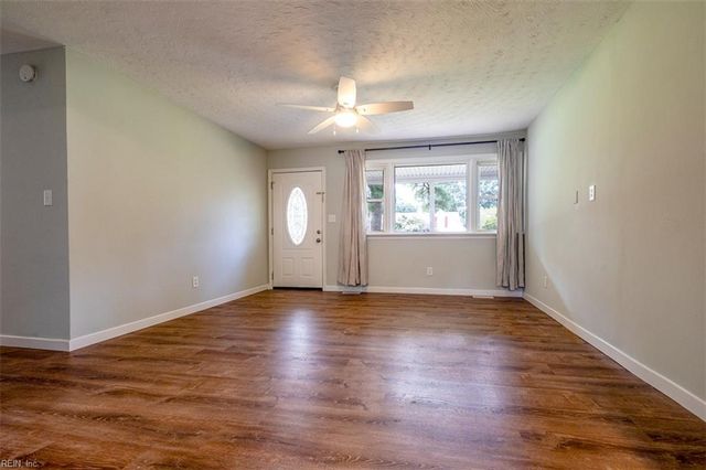1104 Washington DR, Chesapeake, VA 23322