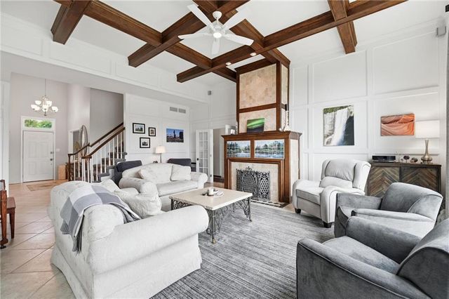 332 NE Warrington Court, Lee's Summit, MO 64064