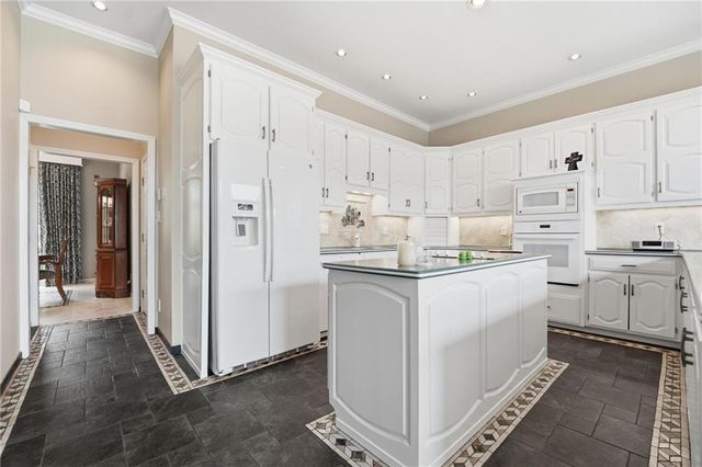 332 NE Warrington Court, Lee's Summit, MO 64064