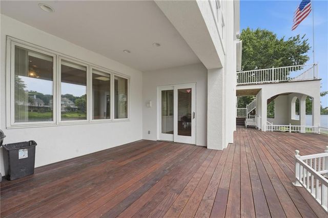 332 NE Warrington Court, Lee's Summit, MO 64064