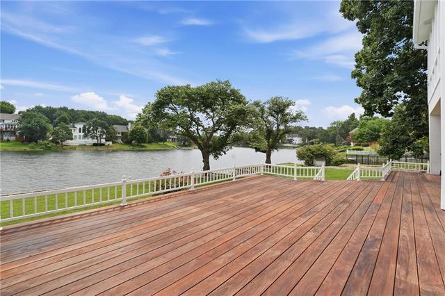 332 NE Warrington Court, Lee's Summit, MO 64064