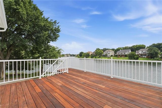 332 NE Warrington Court, Lee's Summit, MO 64064