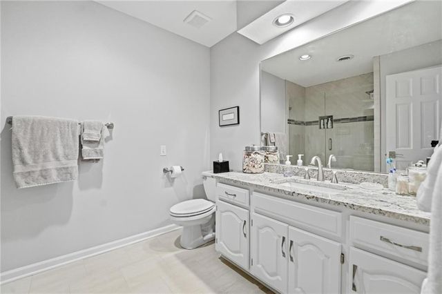 332 NE Warrington Court, Lee's Summit, MO 64064