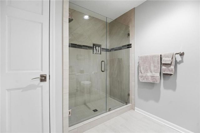 332 NE Warrington Court, Lee's Summit, MO 64064