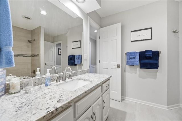332 NE Warrington Court, Lee's Summit, MO 64064