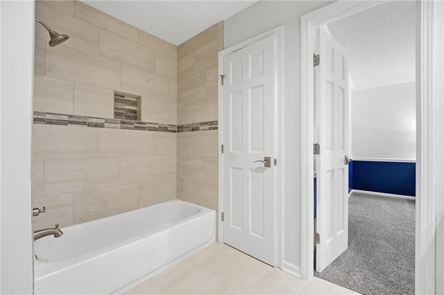 332 NE Warrington Court, Lee's Summit, MO 64064