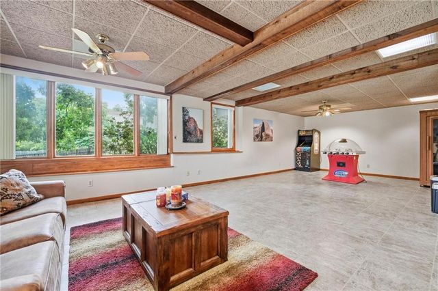 332 NE Warrington Court, Lee's Summit, MO 64064