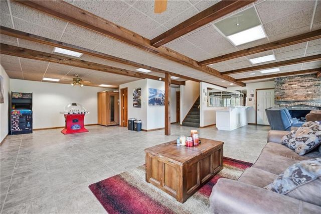 332 NE Warrington Court, Lee's Summit, MO 64064