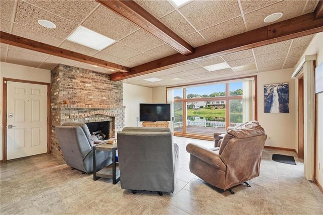 332 NE Warrington Court, Lee's Summit, MO 64064