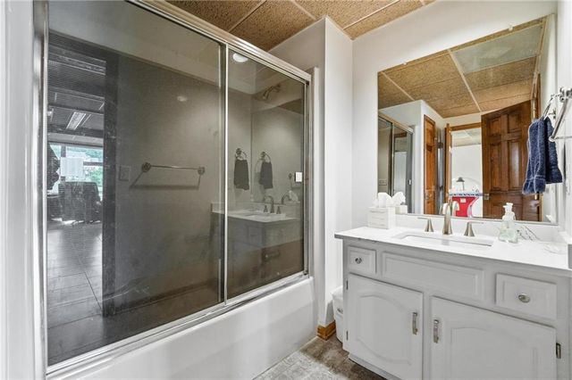 332 NE Warrington Court, Lee's Summit, MO 64064