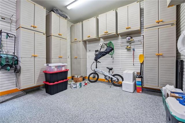 332 NE Warrington Court, Lee's Summit, MO 64064