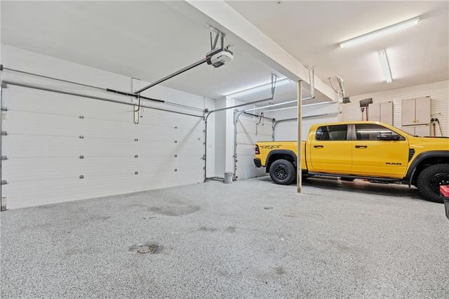 332 NE Warrington Court, Lee's Summit, MO 64064