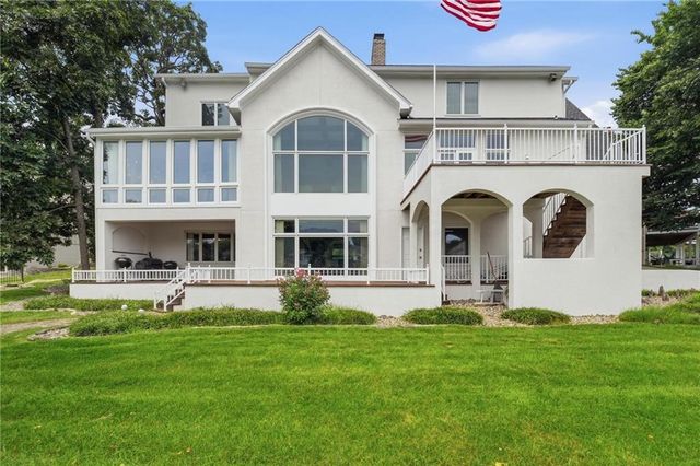 332 NE Warrington Court, Lee's Summit, MO 64064