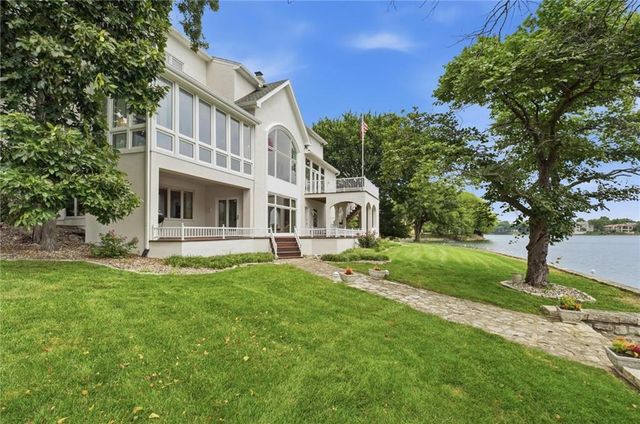 332 NE Warrington Court, Lee's Summit, MO 64064