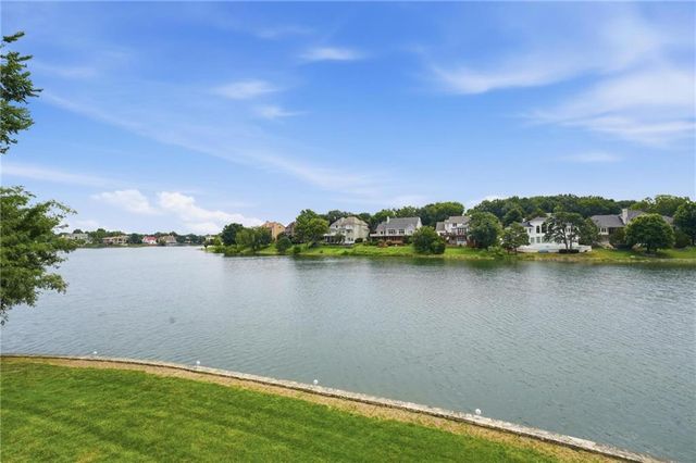 332 NE Warrington Court, Lee's Summit, MO 64064