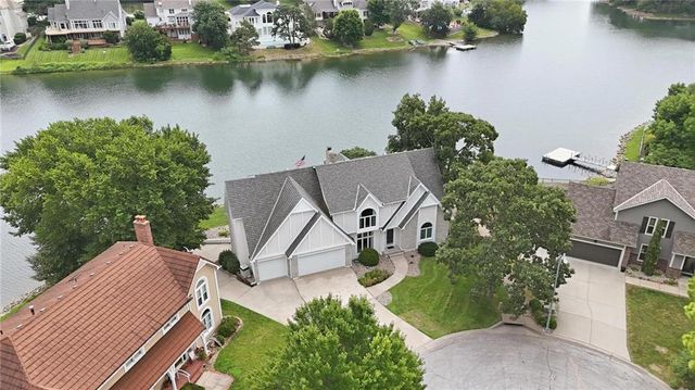 332 NE Warrington Court, Lee's Summit, MO 64064