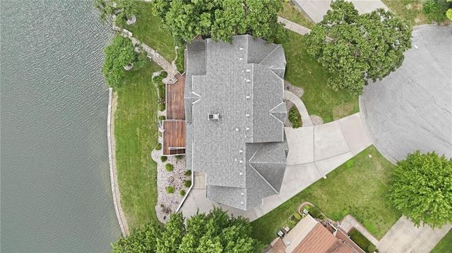 332 NE Warrington Court, Lee's Summit, MO 64064