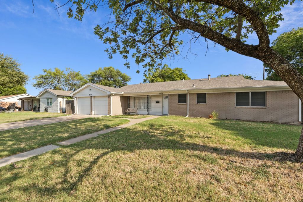 7009 Corona Drive, North Richland Hills, TX 76180 — photo 2
