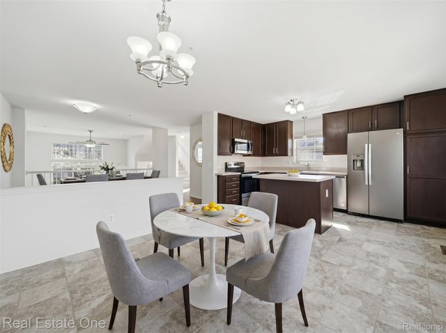 402 Old Pine Way, Walled Lake, MI 48390