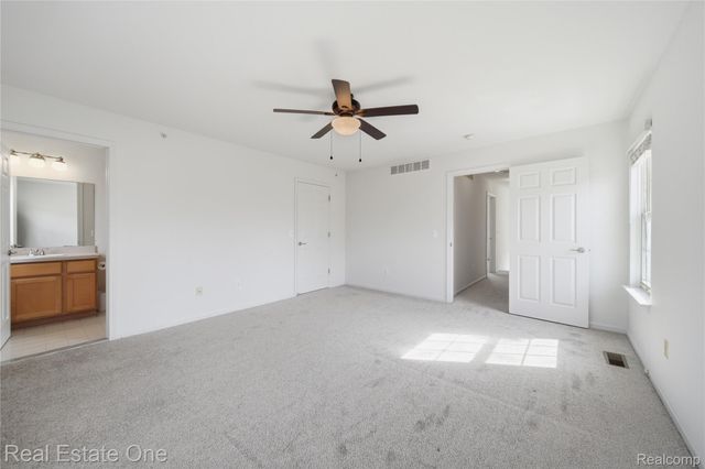 402 Old Pine Way, Walled Lake, MI 48390