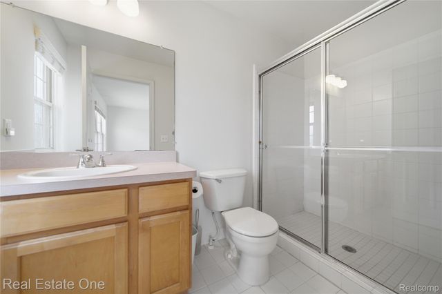 402 Old Pine Way, Walled Lake, MI 48390