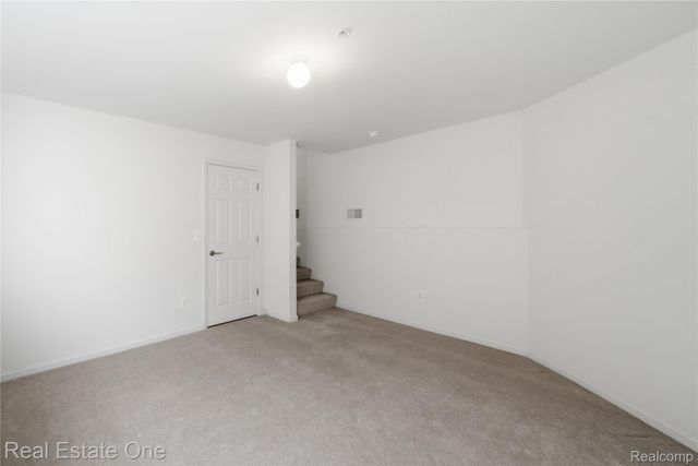402 Old Pine Way, Walled Lake, MI 48390