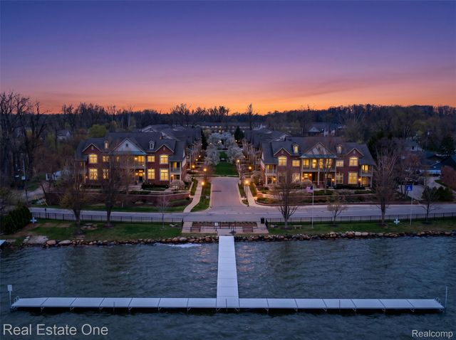 402 Old Pine Way, Walled Lake, MI 48390