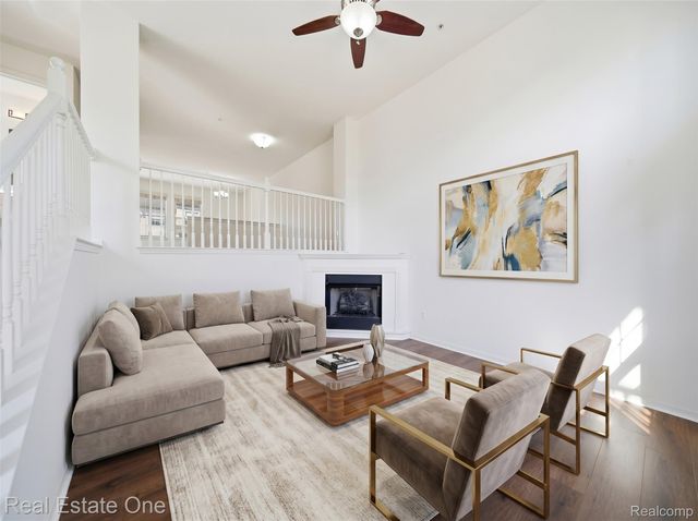 402 Old Pine Way, Walled Lake, MI 48390