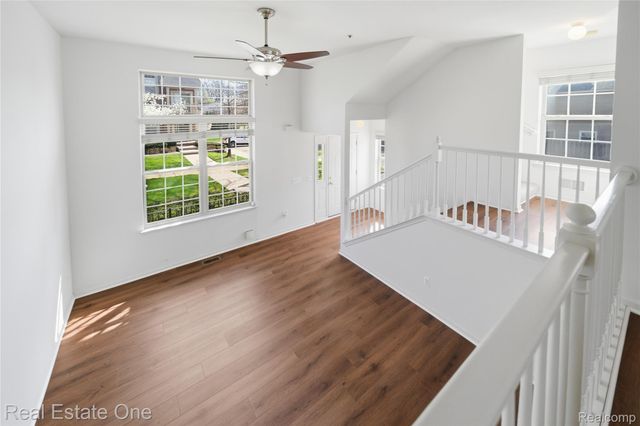 402 Old Pine Way, Walled Lake, MI 48390