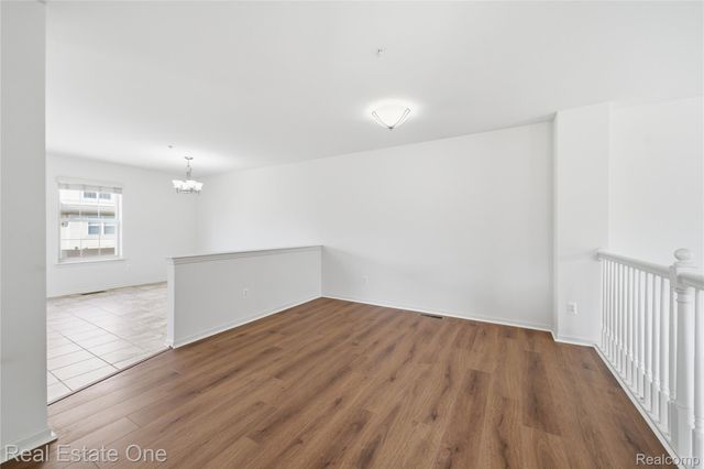 402 Old Pine Way, Walled Lake, MI 48390