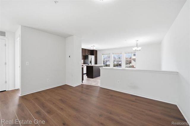 402 Old Pine Way, Walled Lake, MI 48390