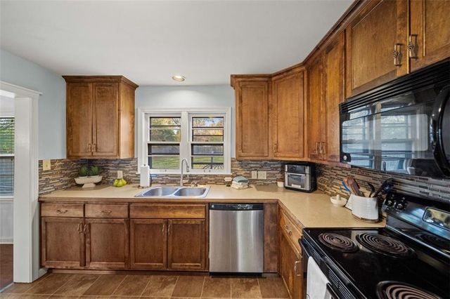 218 W 97TH Street, Kansas City, MO 64114