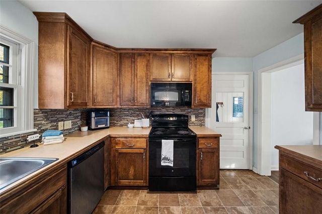 218 W 97TH Street, Kansas City, MO 64114