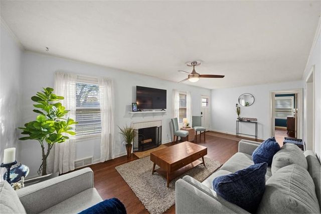 218 W 97TH Street, Kansas City, MO 64114