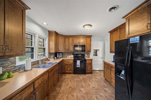 218 W 97TH Street, Kansas City, MO 64114