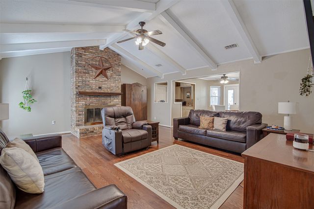 1910 New Castle Court, Arlington, TX 76013