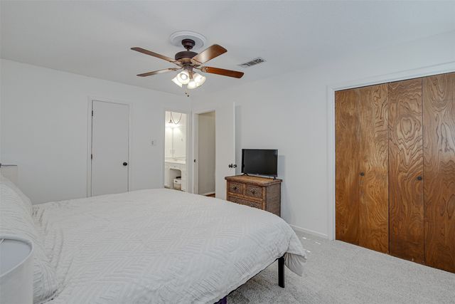 1910 New Castle Court, Arlington, TX 76013