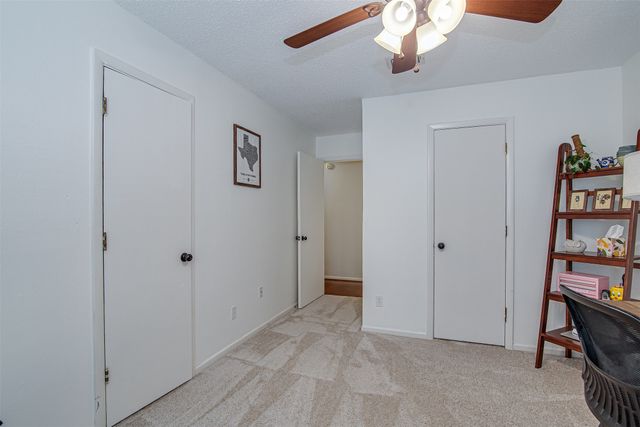 1910 New Castle Court, Arlington, TX 76013