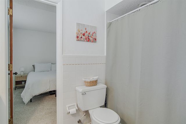 1910 New Castle Court, Arlington, TX 76013