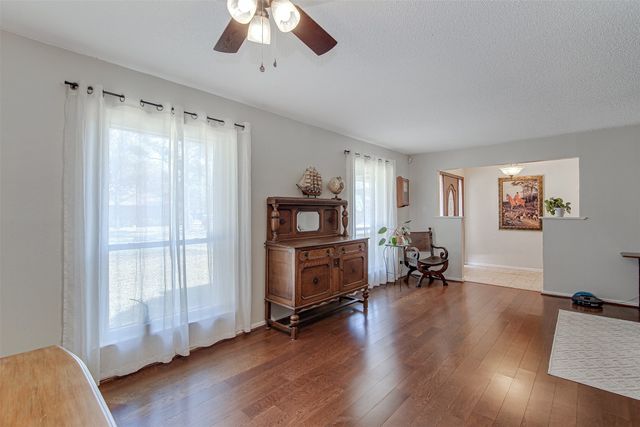 1910 New Castle Court, Arlington, TX 76013