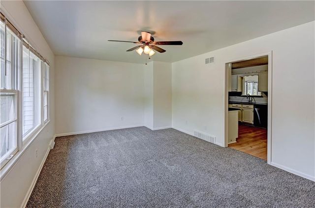 8805 Grandview Street, Overland Park, KS 66212