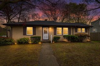 164 Cross Rd, Dartmouth, MA 02747