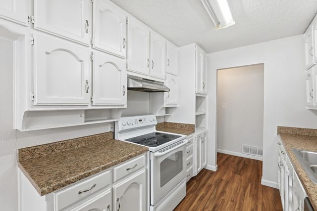 6536 Windrock, Watauga, TX 76148
