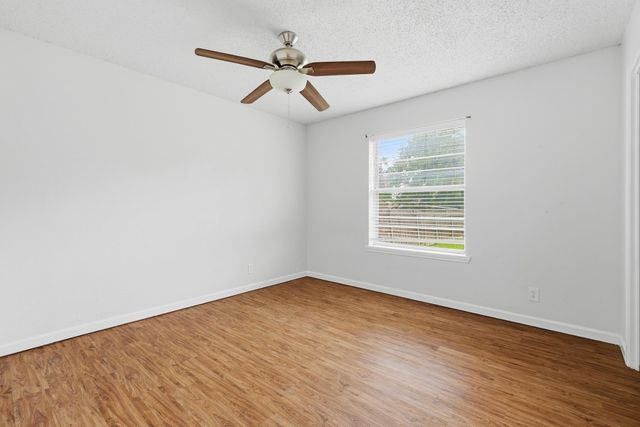 6536 Windrock, Watauga, TX 76148