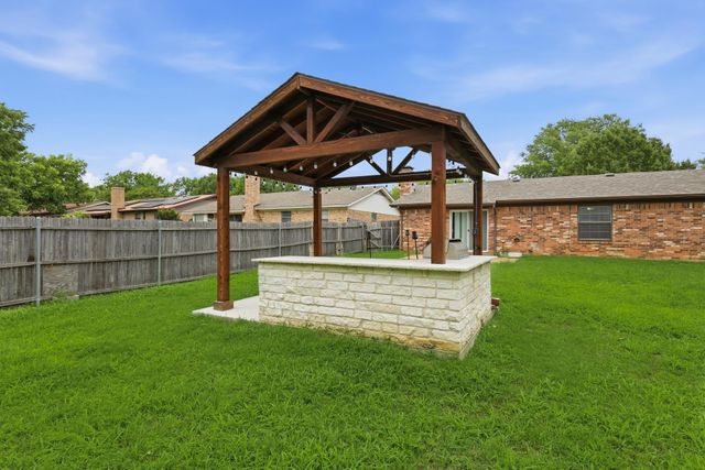 6536 Windrock, Watauga, TX 76148