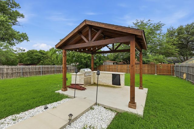6536 Windrock, Watauga, TX 76148