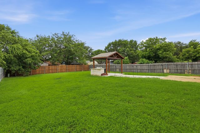 6536 Windrock, Watauga, TX 76148